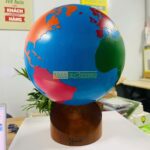 Giáo cụ Montessori quả địa cầu các châu lục 1 z6292946282300 77d5d7b6de6df5a483812c215358e811