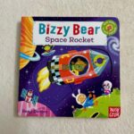 Bộ sách tương tác chuyển động Bizzy Bear – Khơi dậy trí tò mò và phát triển kỹ năng cho bé từ 6 tháng tuổi 7 z6540769854620 7aa27b3d5604170ceb171e911aff8dc1