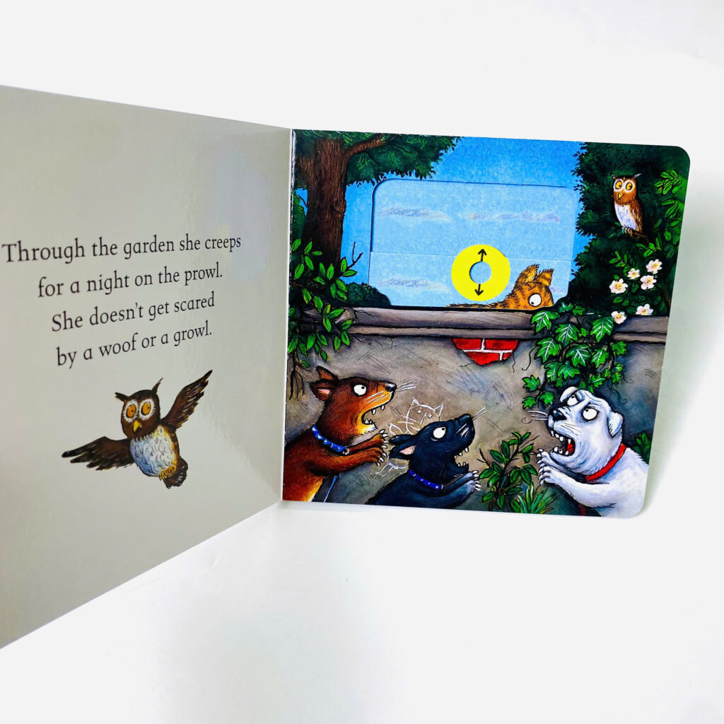 Sách Katie the Kitten – Bé khám phá hành trình vui chơi cùng cô mèo nhỏ