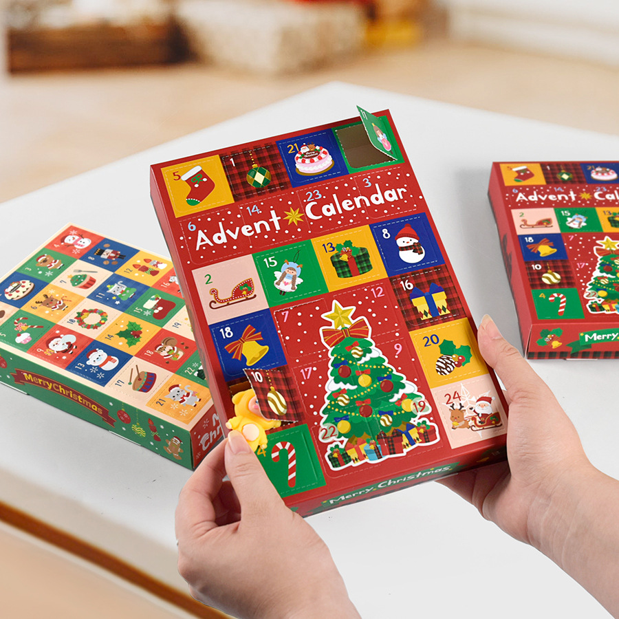 Hộp quà Giáng Sinh 24 ô – Món quà đếm ngược Noel khiến bé mong chờ từng ngày 13 Hình ảnh hộp Advent Calendar có các ô chia màu xanh – vàng cực đẹp