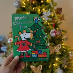 Bìa sách Maisy’s Christmas Tree – thiết kế dạng cây thông độc đáo