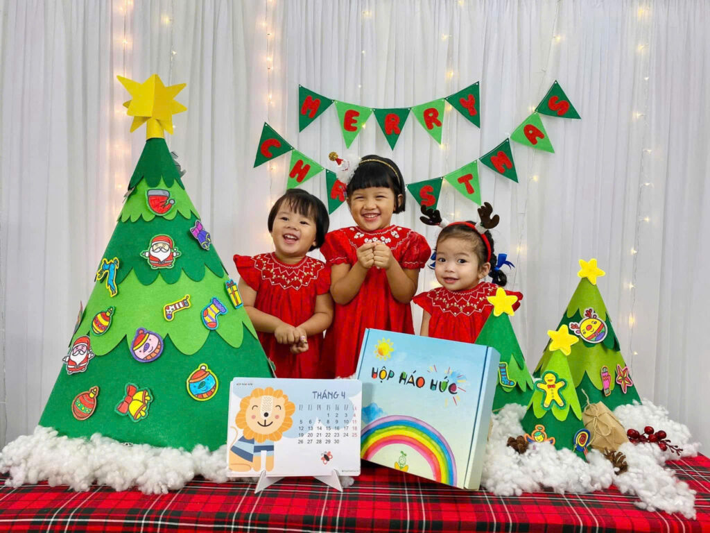 Cây thông vải dạ 3D Mideer được bố trí trong không gian gia đình